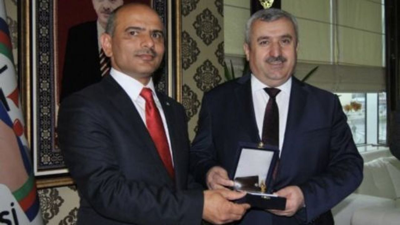 Körfez Belediyesin'de, Şener Söğüt’e devir teslim töreni düzenlendi