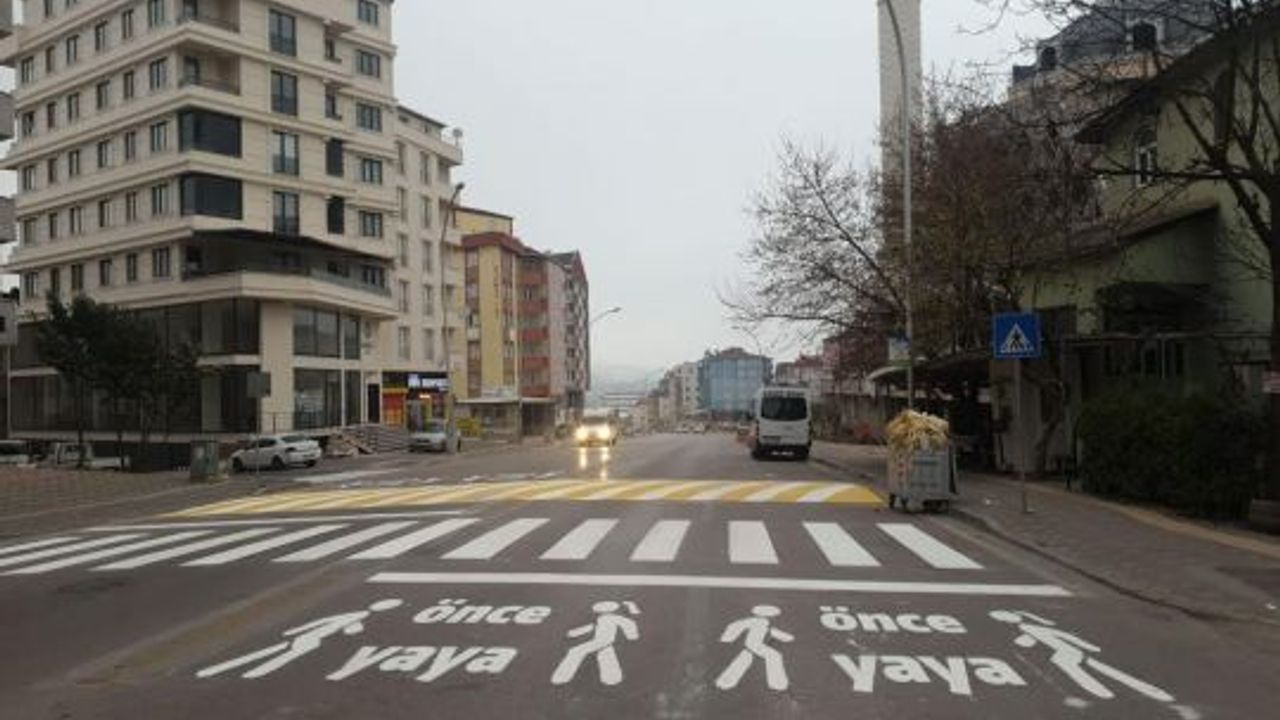 Okul önlerinde yaya güvenliği önemseniyor
