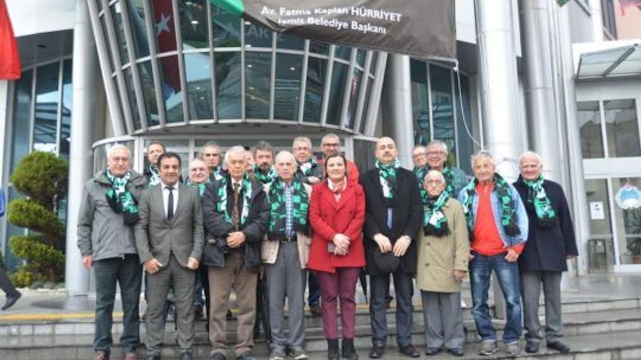 HÜRRİYET, KOCAELİSPOR’UN ESKİ YÖNETİCİLERİNİ VE EFSANE FUTBOLCULARINI MİSAFİR ETTİ