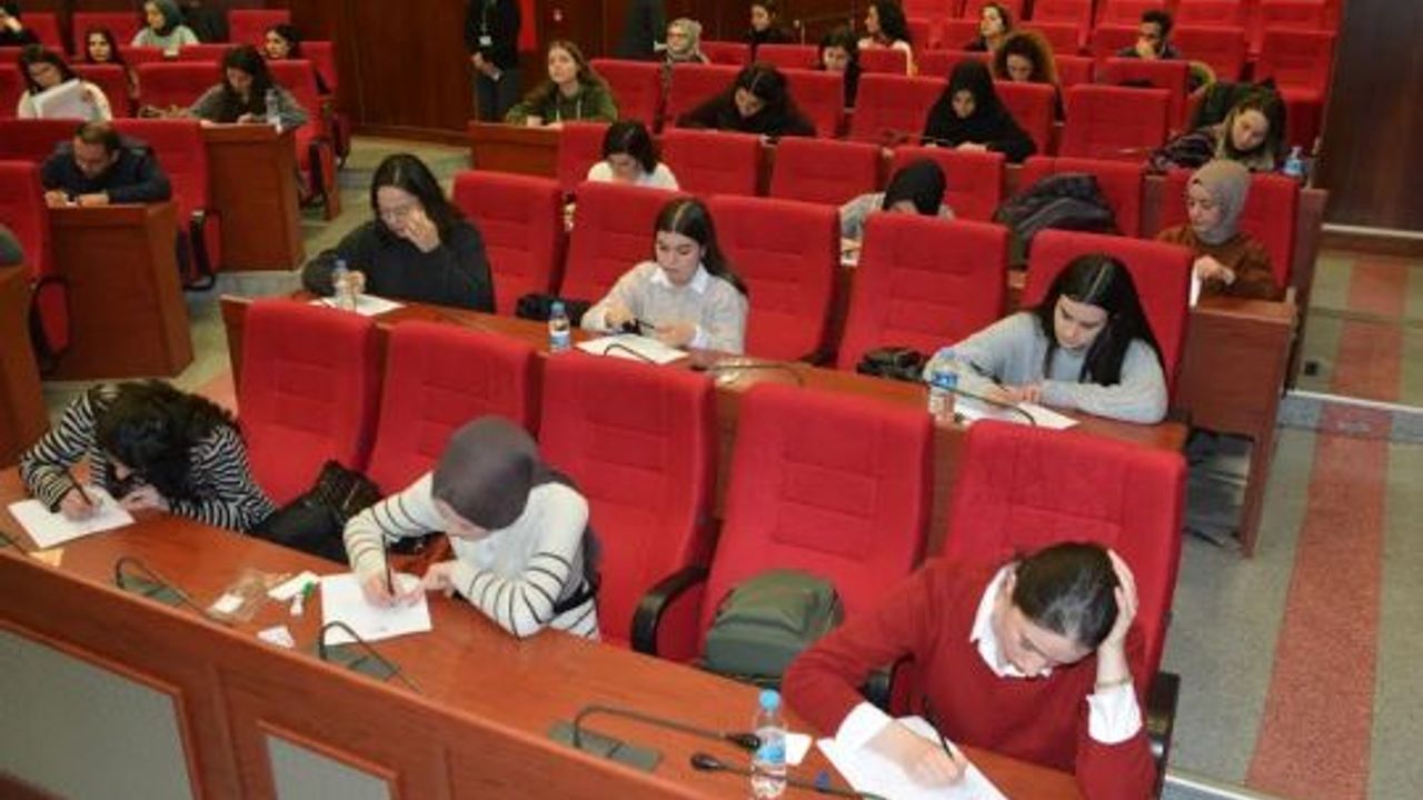 İzmit Belediyesinde, Sosyal Hizmet Uzmanı olmak için 62 kişi sınava girdi