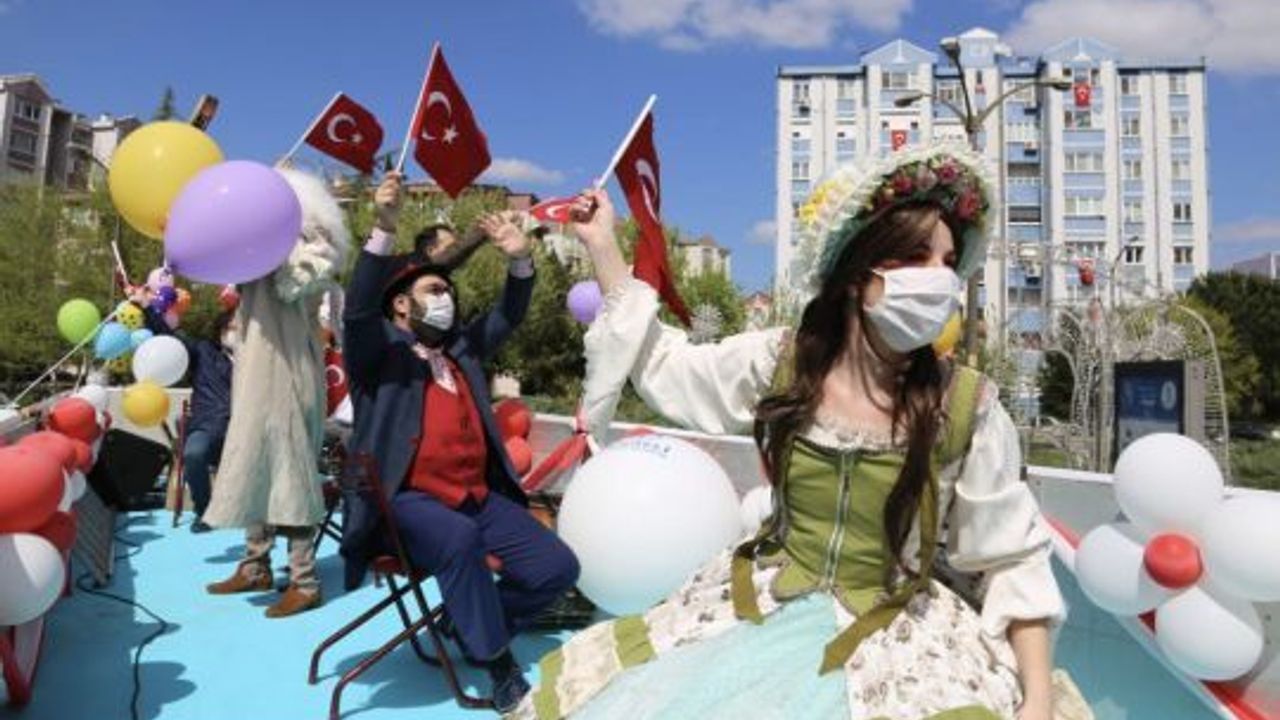 Büyükşehir Şehir Tiyatroları çocuklara bayram havası yaşattı