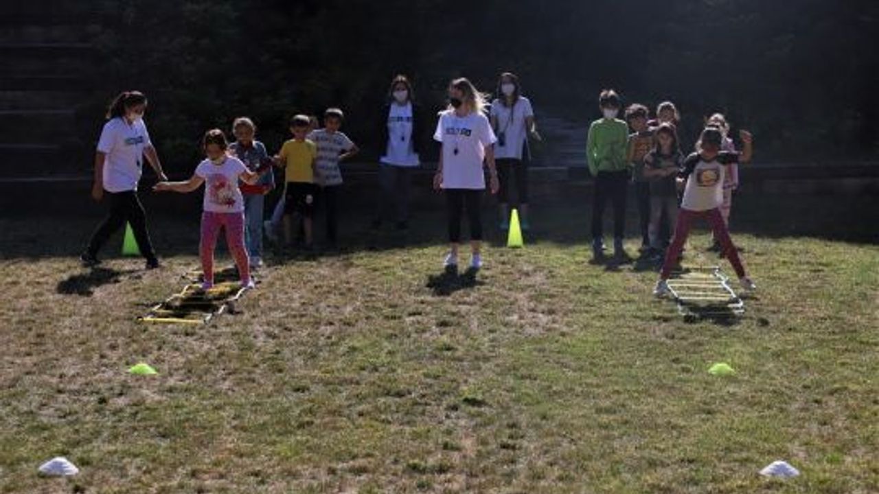 Gençlik kamplarında eğlenceli etkinliklerle stres atıyorlar