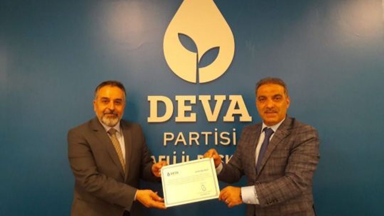 Körfez’in usta siyasetçisi Bozkurt, DEVA'nın ilçe başkanı