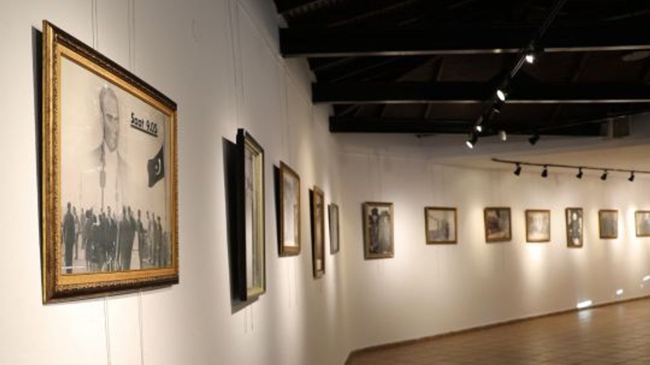 İzmit Belediyesinden 10 Kasım’a özel Atatürk fotoğrafları sergisi