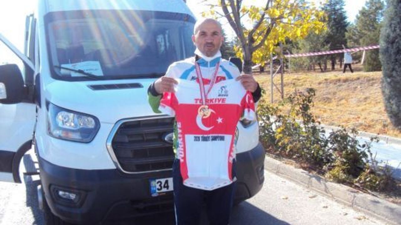 İzmit Belediyesinin eğitmeni, altın madalyaya pedal çevirdi