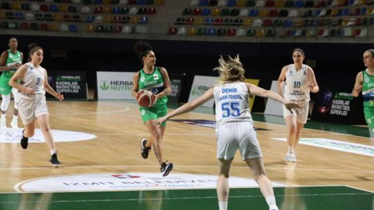İzmit Belediyespor farka koştu “113-47”