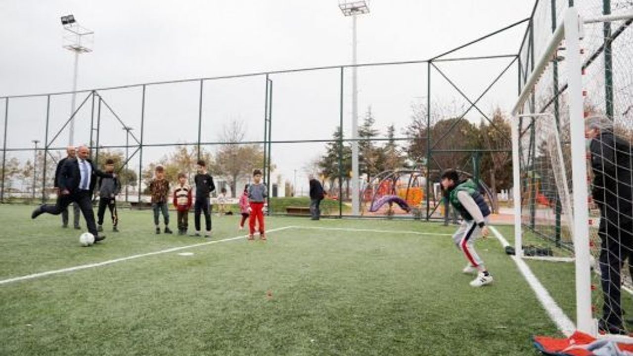 Cevher Dudayev Parkı’nda ilk penaltı Başkan Söğüt’ten