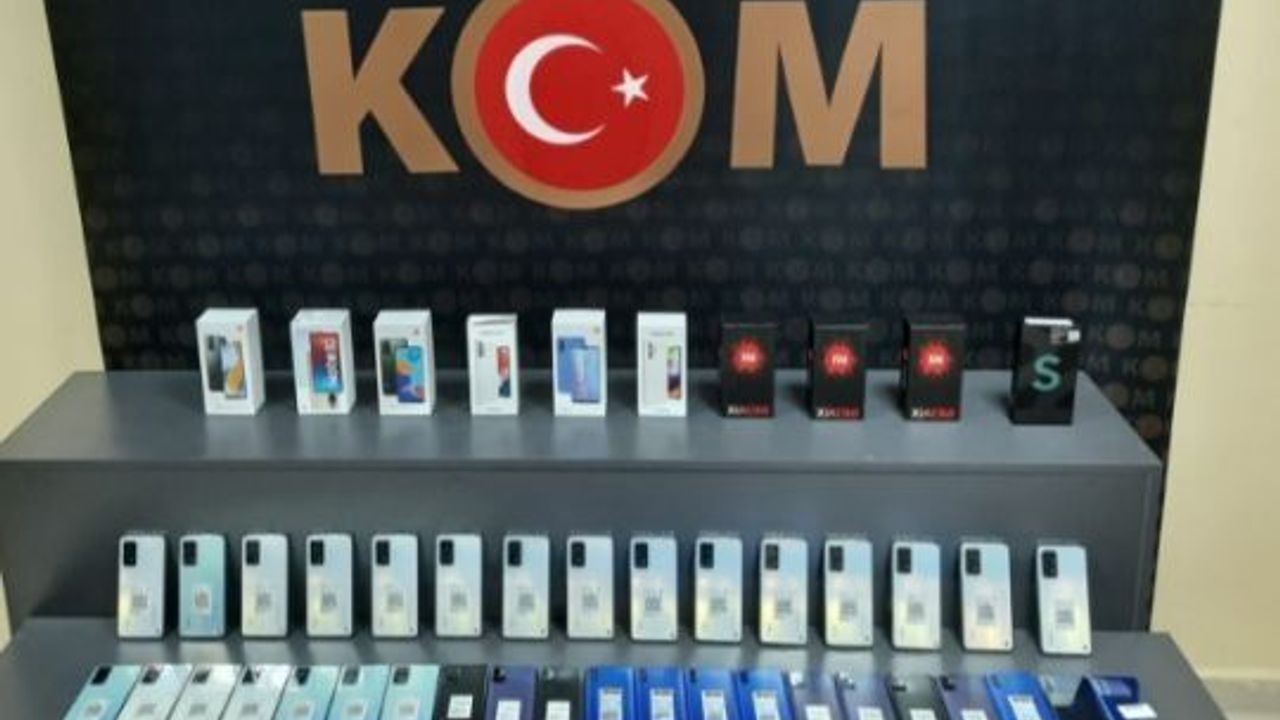 46 adet kaçak cep telefonu ele geçirildi