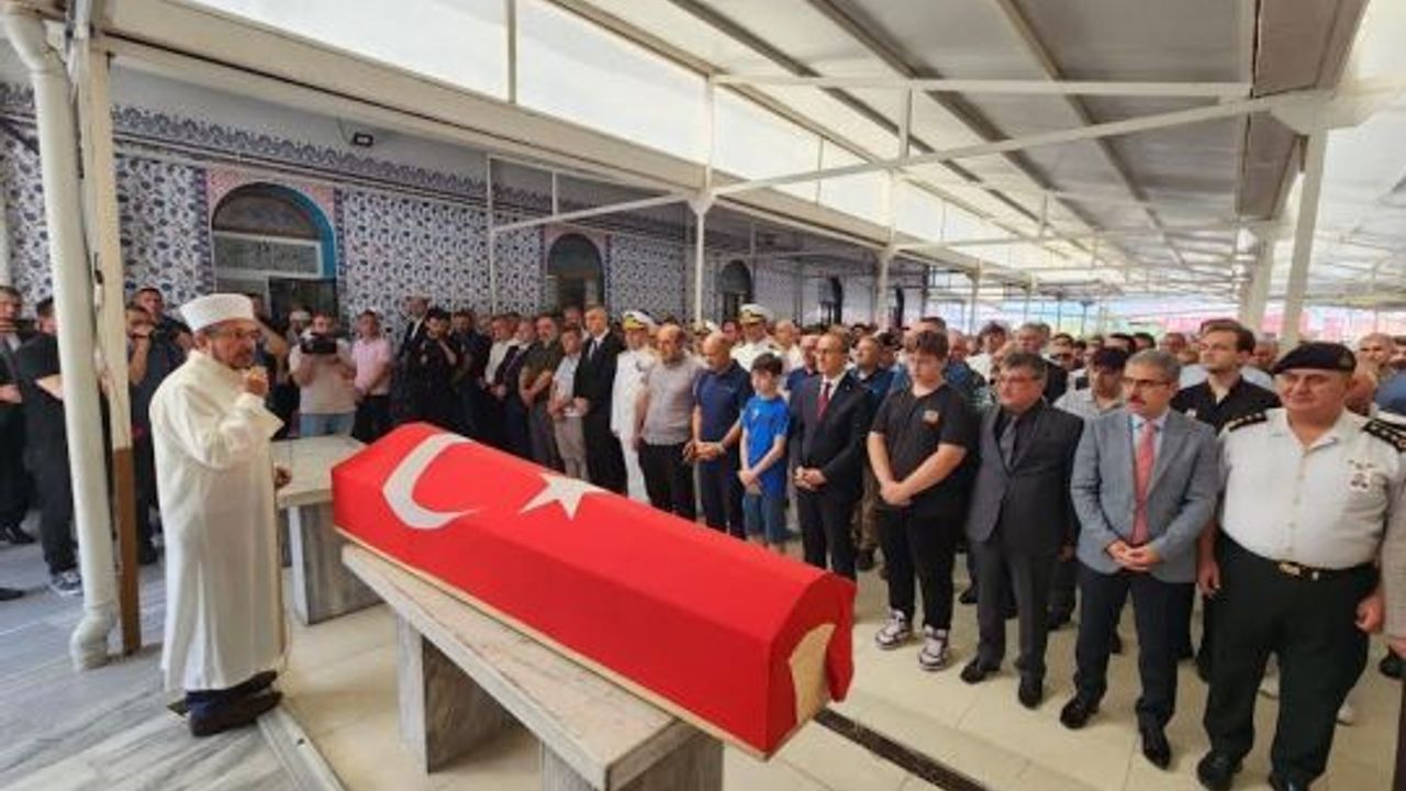 KAYMAKAM ÖZDEMİR, SON YOLCULUĞUNA GÖLCÜK’TEN UĞURLANDI