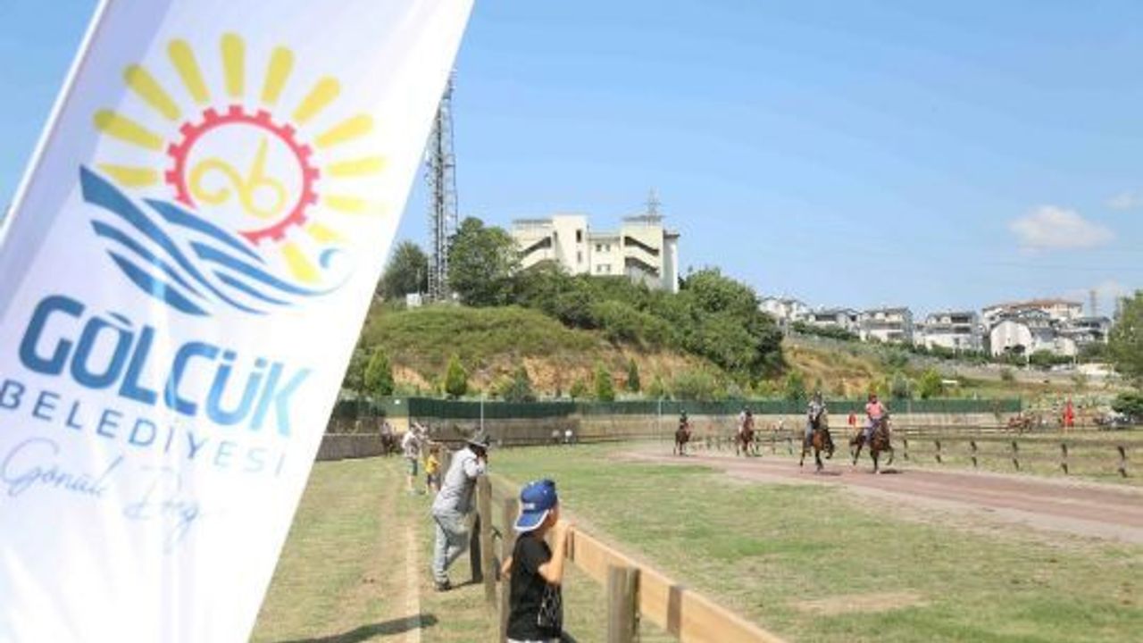 RAHVAN AT YARIŞI, GÖLCÜK KOŞUSU NEFESLERİ KESTİ   