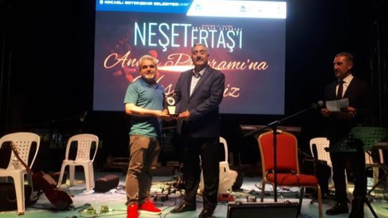 Erzurumlular Vakfı ve Başkan Önal’a, başarı plaketi!