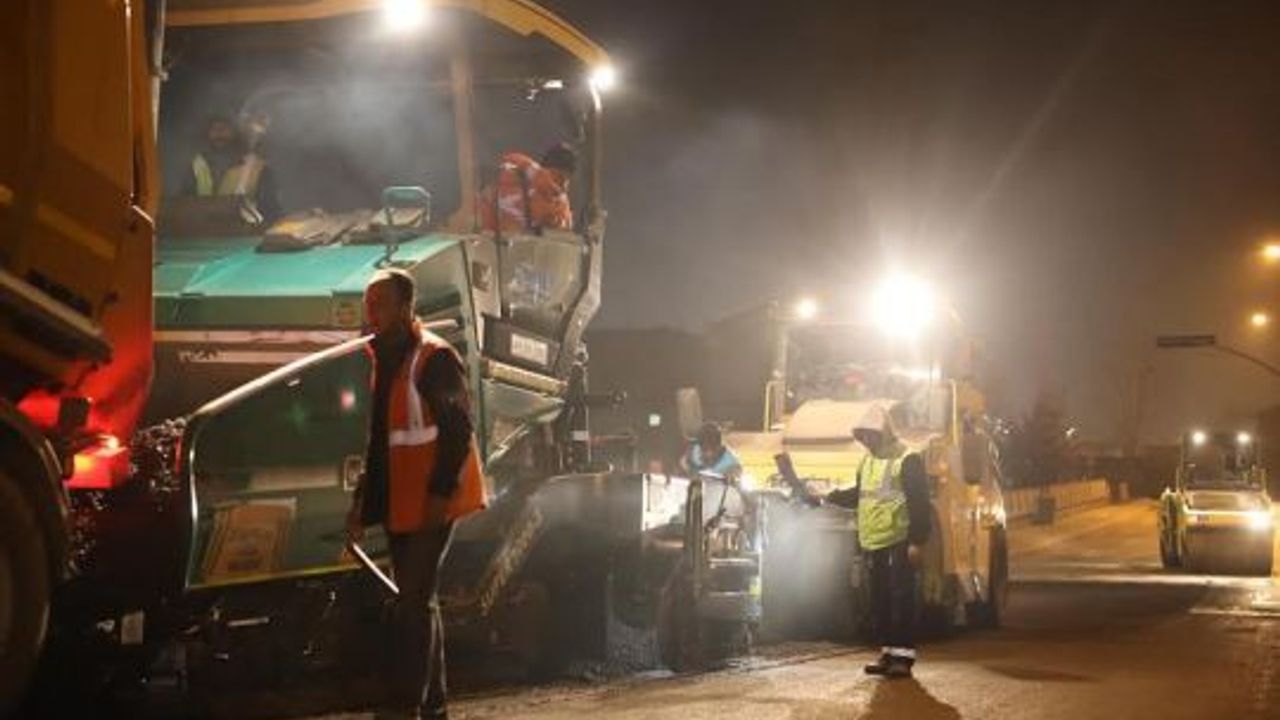 Körfez Barbaros Mahallesi, Hürriyet Bulvarı'na 300 ton asfalt serimi yapıldı