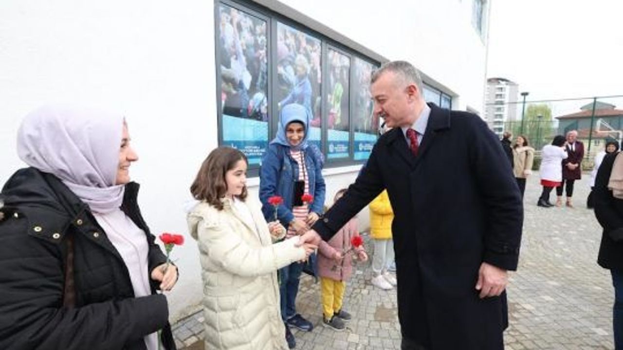 Başkan Tahir Büyükakın, çocukların Ramazan şenliğine katıldı