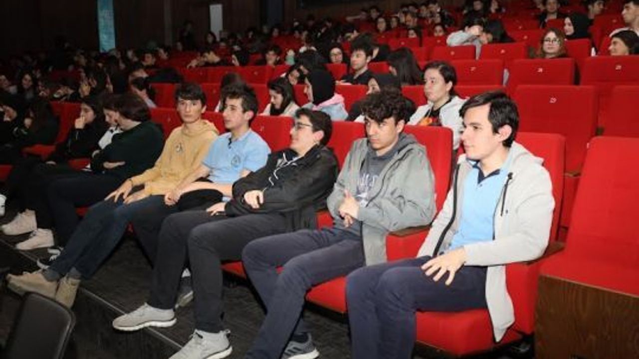 "Kim Korkar Sınavdan" adlı oyun,sahne aldı.