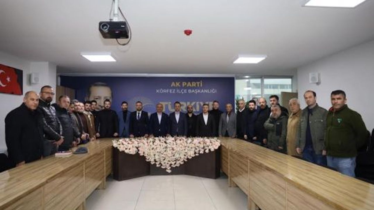 YENİDEN REFAH PARTİSİ'NDEN, AYRILIP AK PARTİYE GEÇTİ.