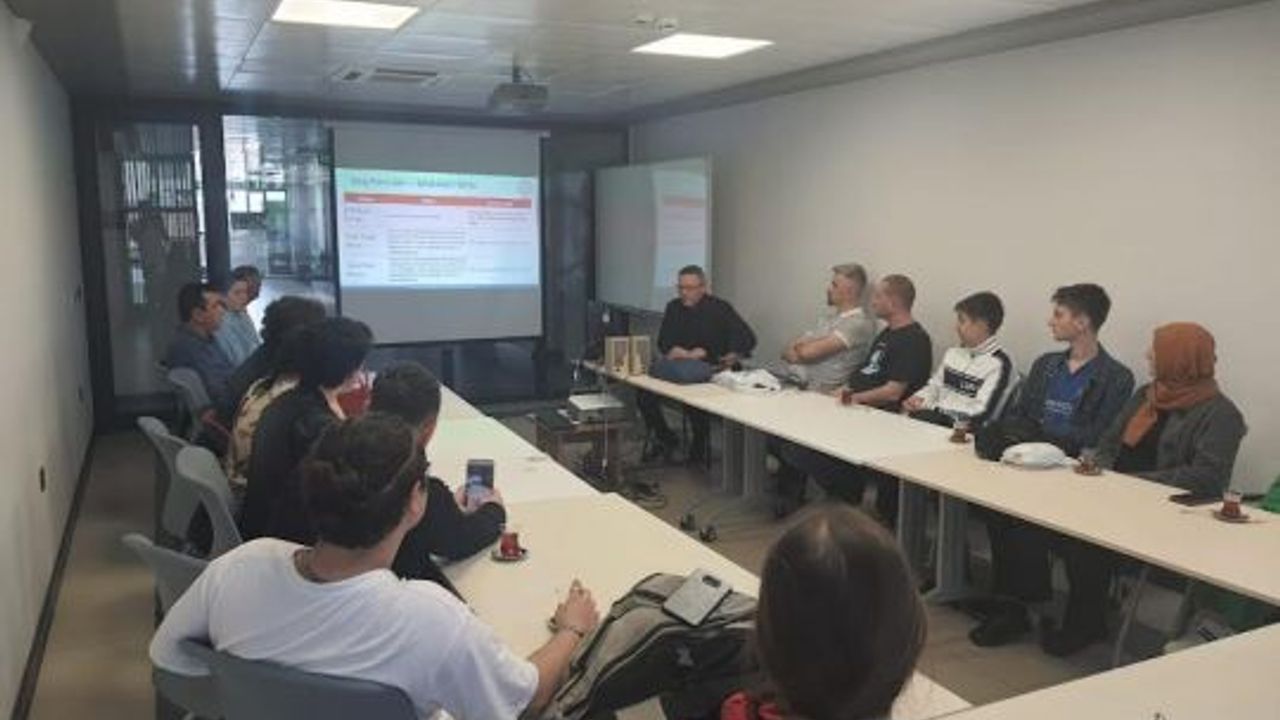 Mesleki Eğitim Programı kapsamında, 3 öğrencimiz İspanya'nın Valencia şehrinde staj yapacak.