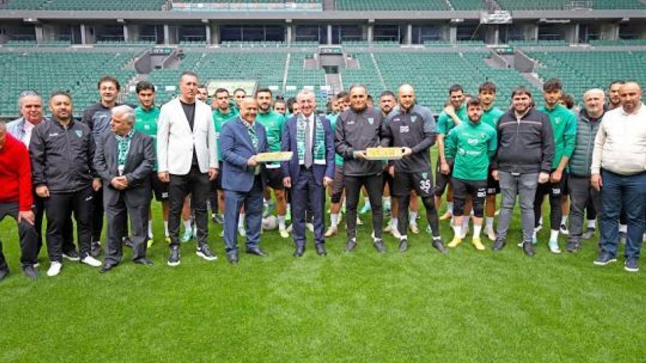 Başkan Tahir Büyükakın, Kocaelispor’a moral verdi