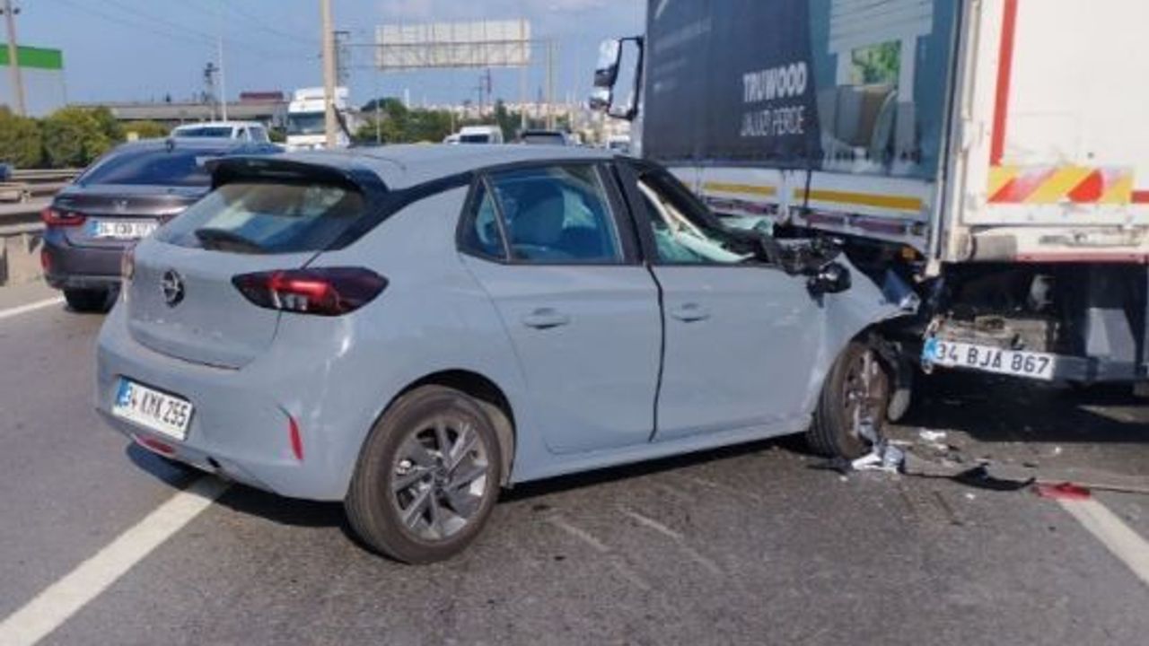 D-100'de Zincirleme Trafik Kazası: 4 Araç Çarpıştı