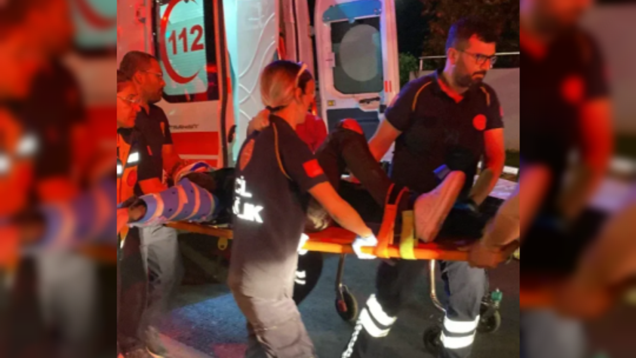 İzmit'te Kaza: Motosiklet Otomobile Çarptı, İki Kişi Yaralandı