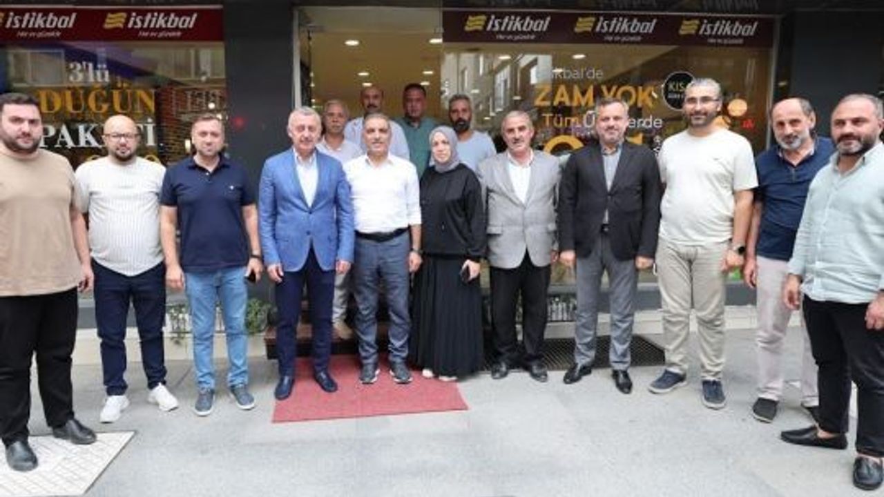 Başkan Büyükakın, İnönü Caddesi Esnafıyla Bir Araya Geldi