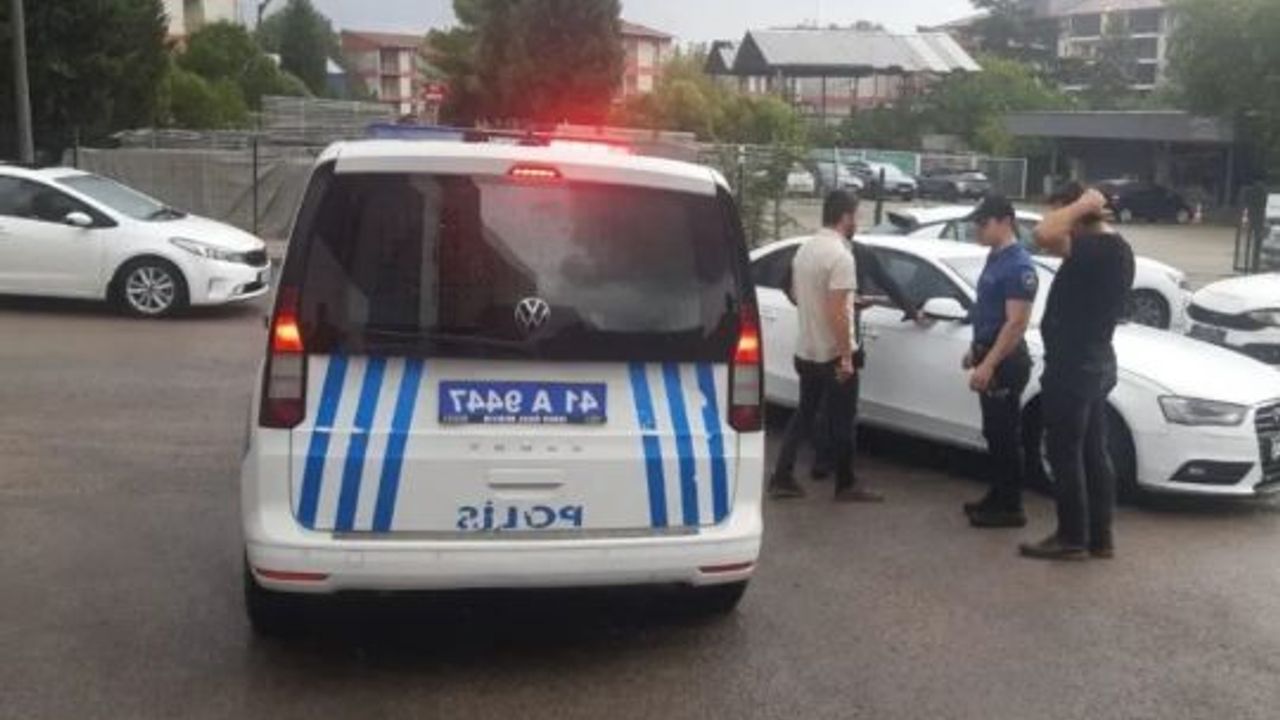 Kocaeli Körfez’de, Silah Kazası: Kardeşini Vurdu