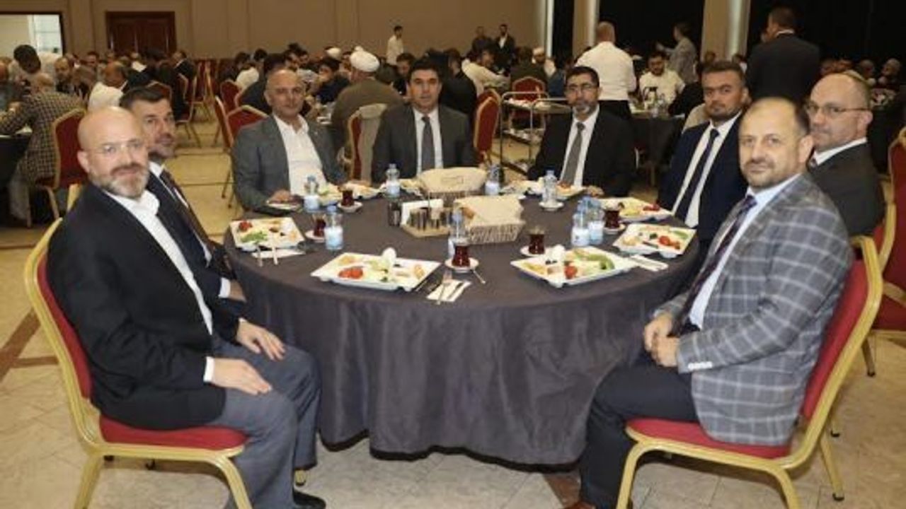 Körfez Belediye Başkanı Şener Söğüt, Körfez’de görev yapan, din görevlileri ile bir araya geldi