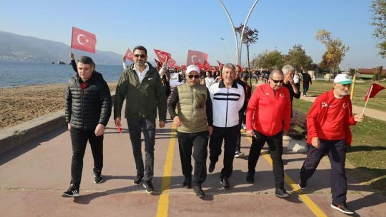 Körfez’de Cumhuriyet Temalı Sabah Yürüyüşü Gerçekleştirildi