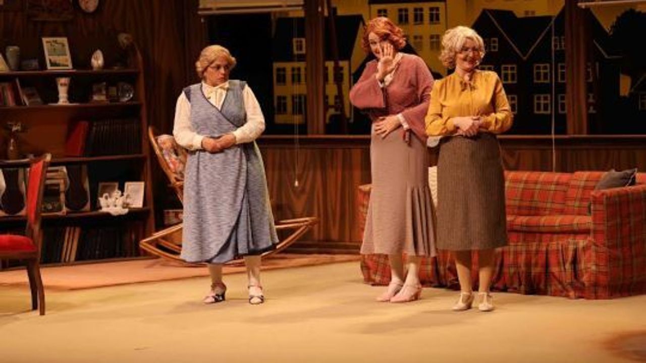 Kocaeli Şehir Tiyatroları Yeni Sezonuna Üç Jokerli Konken ile Başladı