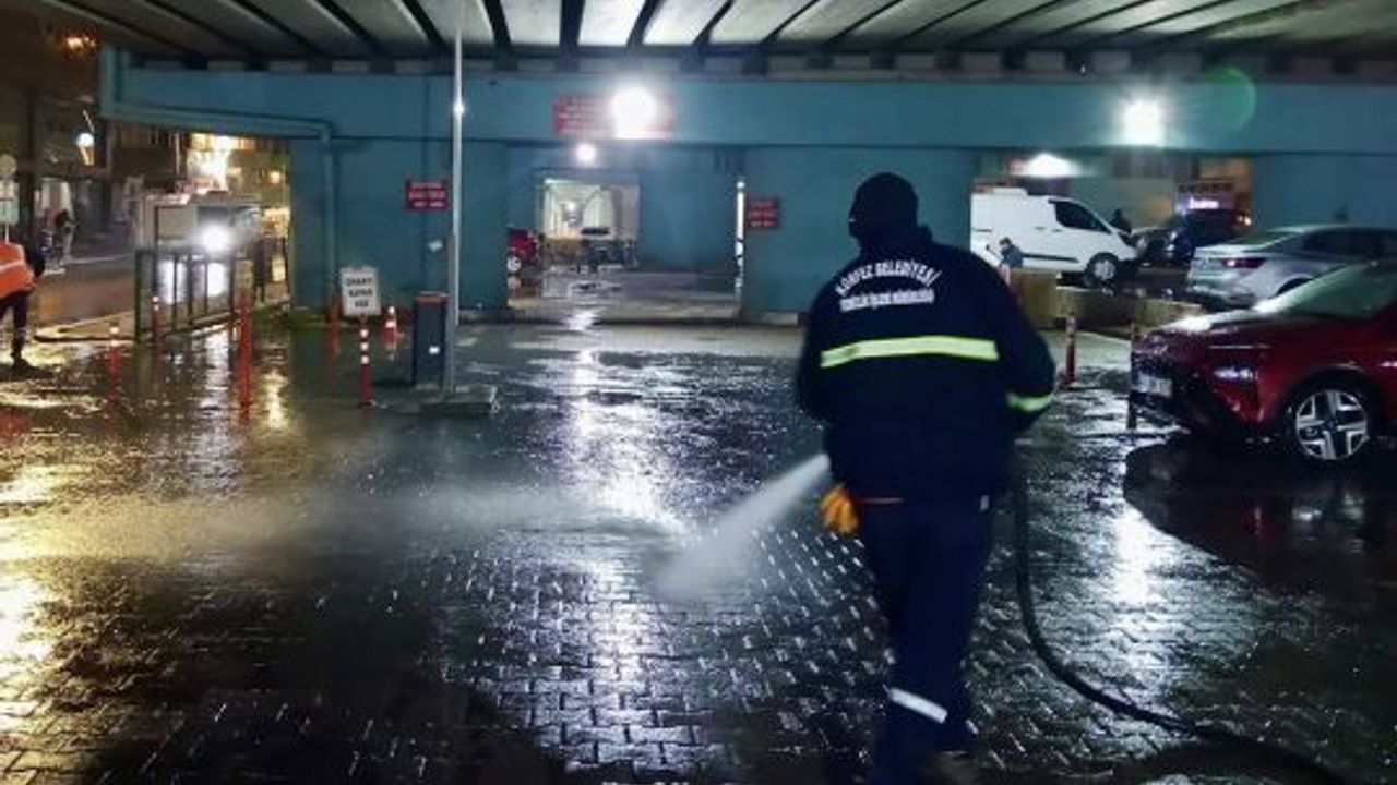 Körfez Belediyesi, Temizlik İşleri Müdürlüğü, Şehri Pırıl Pırıl Yapmak İçin Çalışıyor