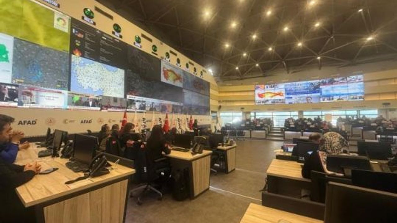 Kocaeli Büyükşehir Belediyesi'nin afet bölgelerindeki başarılı organizasyonunu takdir ediliyor