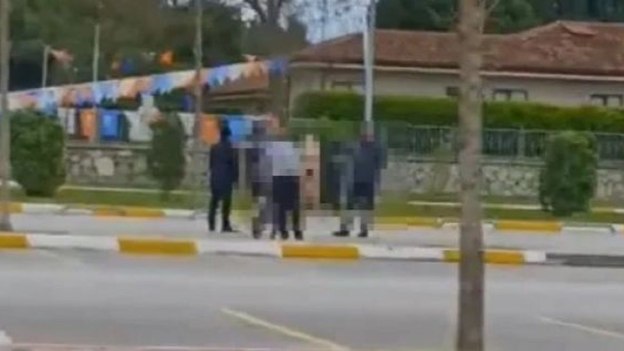 KOCAELİ KONGRE MERKEZİ, OTOPARKINDA ÇIPLAK KADIN ŞAŞKINLIK YARATTI