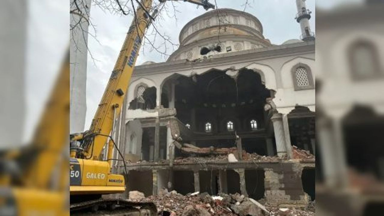 KÖRFEZ, MEHMET AKİF ERSOY CAMİİ, YIKIMI BAŞLADI