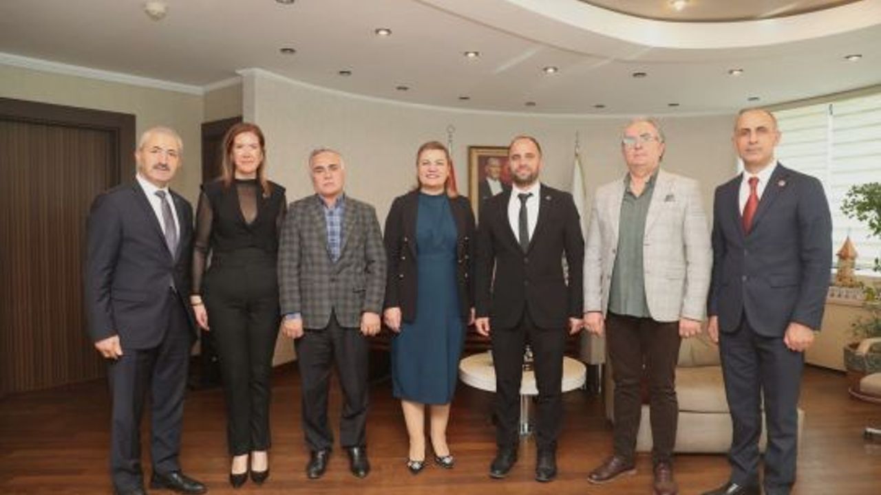 YRP İzmit İlçe Başkanı, Başkan Fatma Kaplan Hürriyet'i ziyaret etti