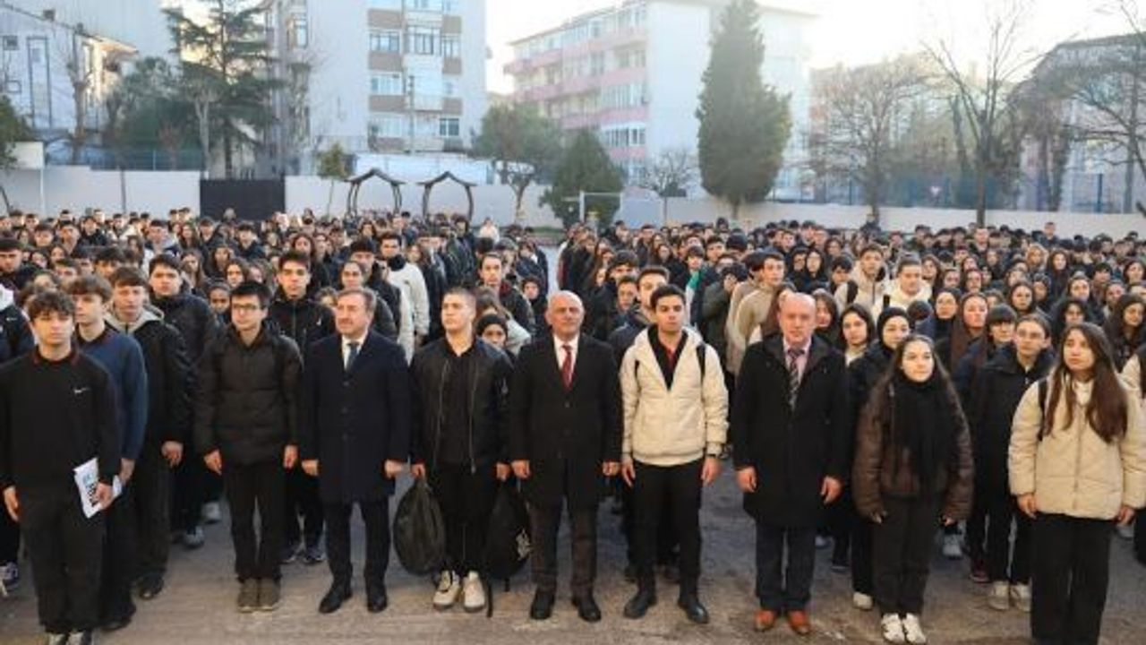 BAŞKAN ŞENER SÖĞÜT, BAYRAK TÖRENİNDE ATATÜRK ANADOLU LİSESİ'NDE