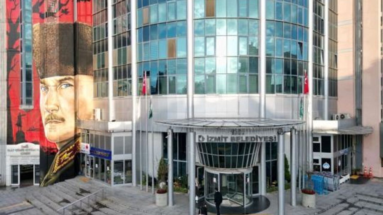 İZMİT BELEDİYESİ, PAZAR YERLERİNE ULAŞIM DESTEĞİ KESTİ: VATANDAŞLAR MAĞDUR