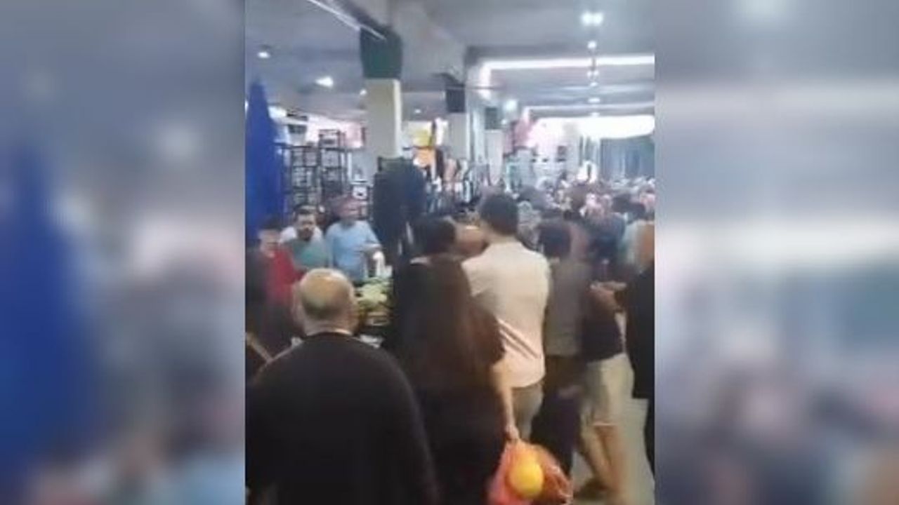Kocaeli İzmit'te Pazarcı Esnafı Bir Vatandaşı Darp Etti