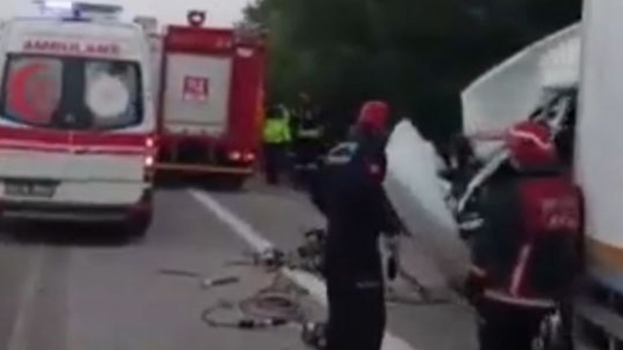 TIRA ARKADAN ÇARPAN KAMYON SÜRÜCÜSÜ HAYATINI KAYBETTİ