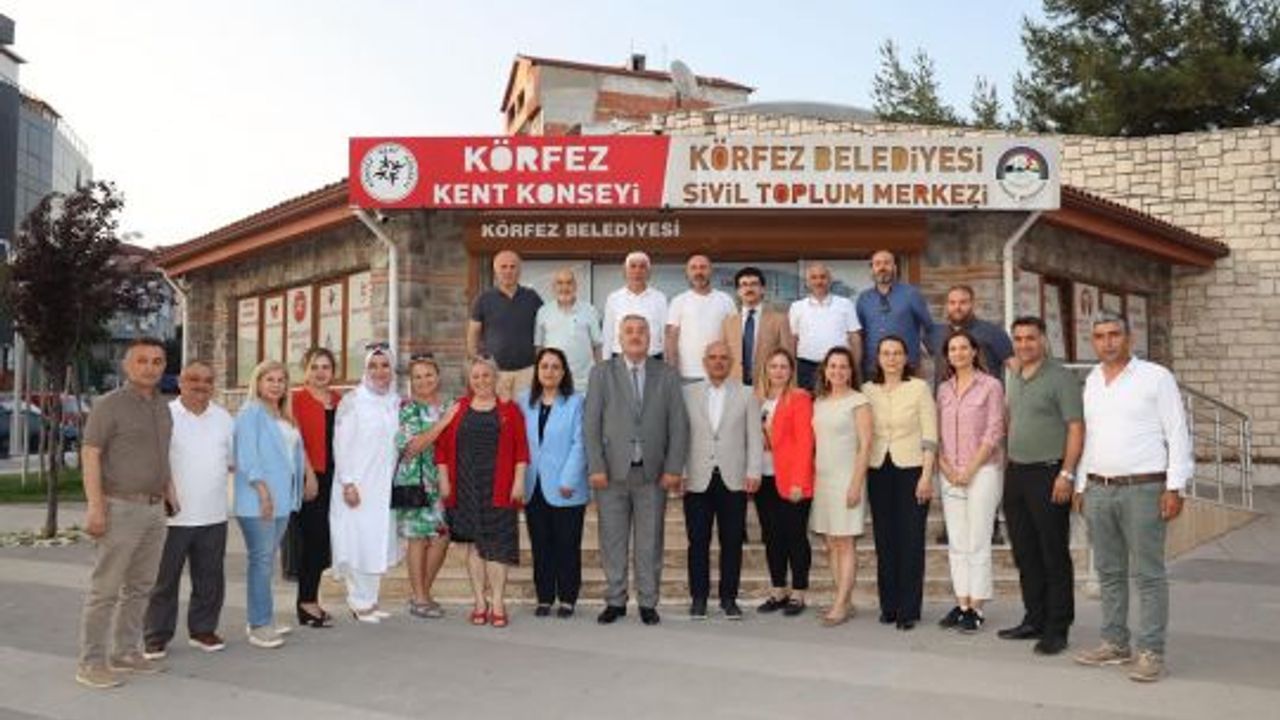 Körfez Belediye Başkanı Söğüt, Kent Konseyi Başkanını Tebrik Etti