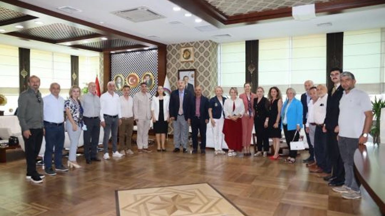 Başkan Şener Söğüt, Körfez Kent Konseyi’ni Ağırladı