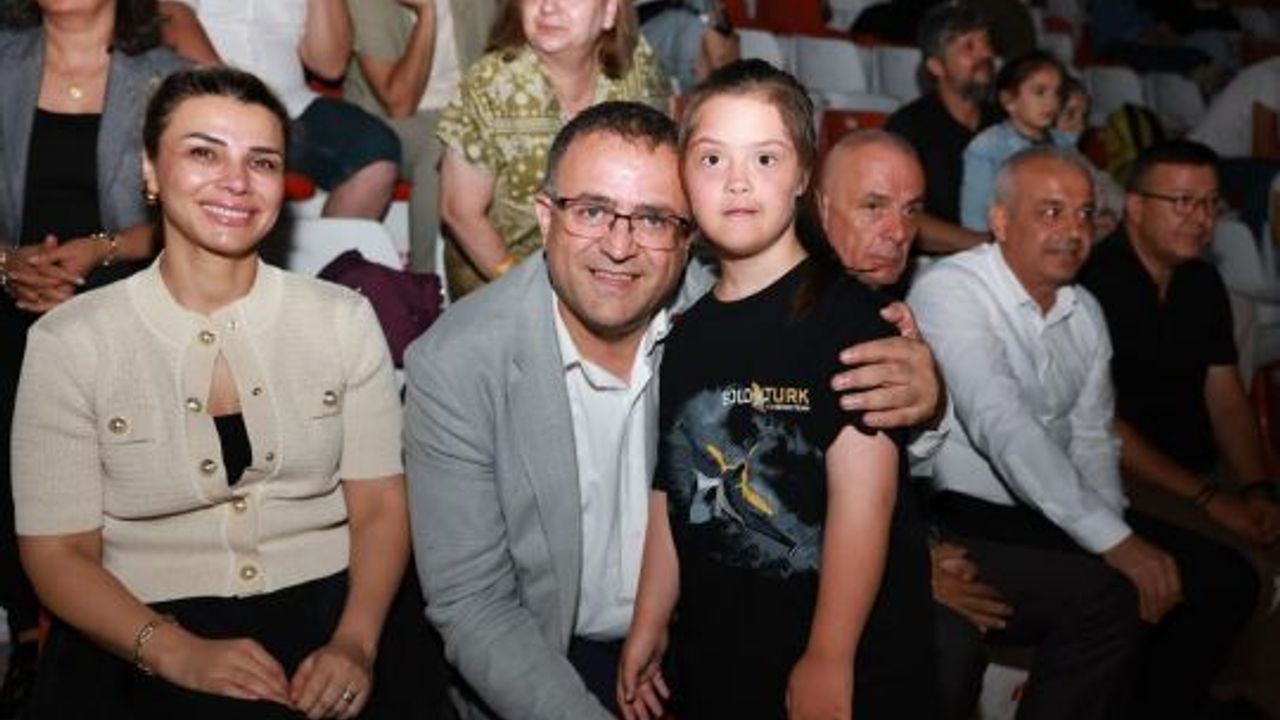 Derince’de Zafer Bayramı Coşkusu Gösteri Merkezi’nde Başladı