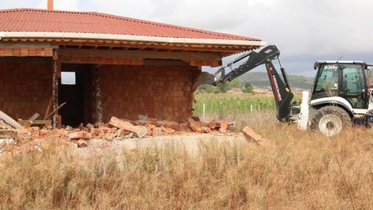 Körfez’de Kırsalda Kaçak Yapıya Müdahale