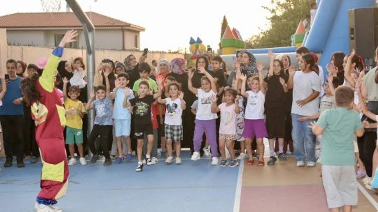 Körfez’de Mahalle Şenlikleri Miniklere Tatil Coşkusu Yaşatıyor