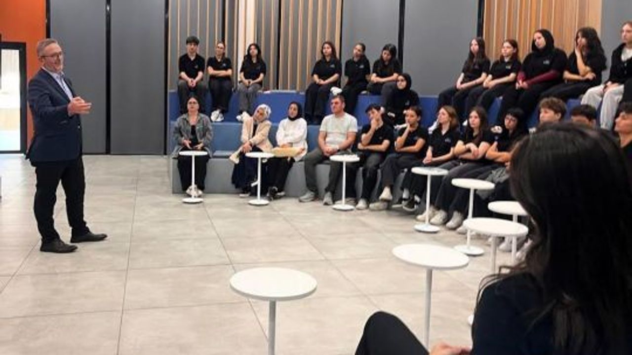 Sanat Kafe’de Tarih Dolu Bir Akşam: Gençler Anadolu’nun İzinde