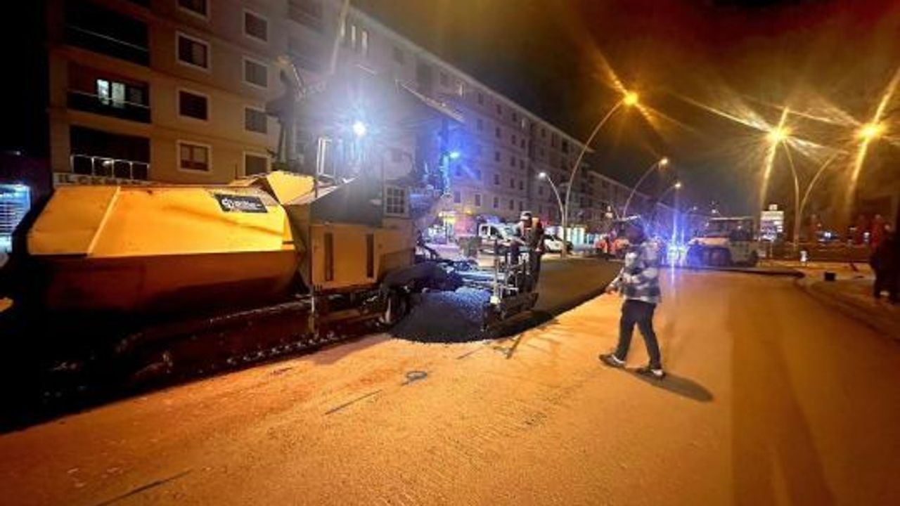 Körfez’de Gece Mesaisiyle Asfalt Serimi Başladı