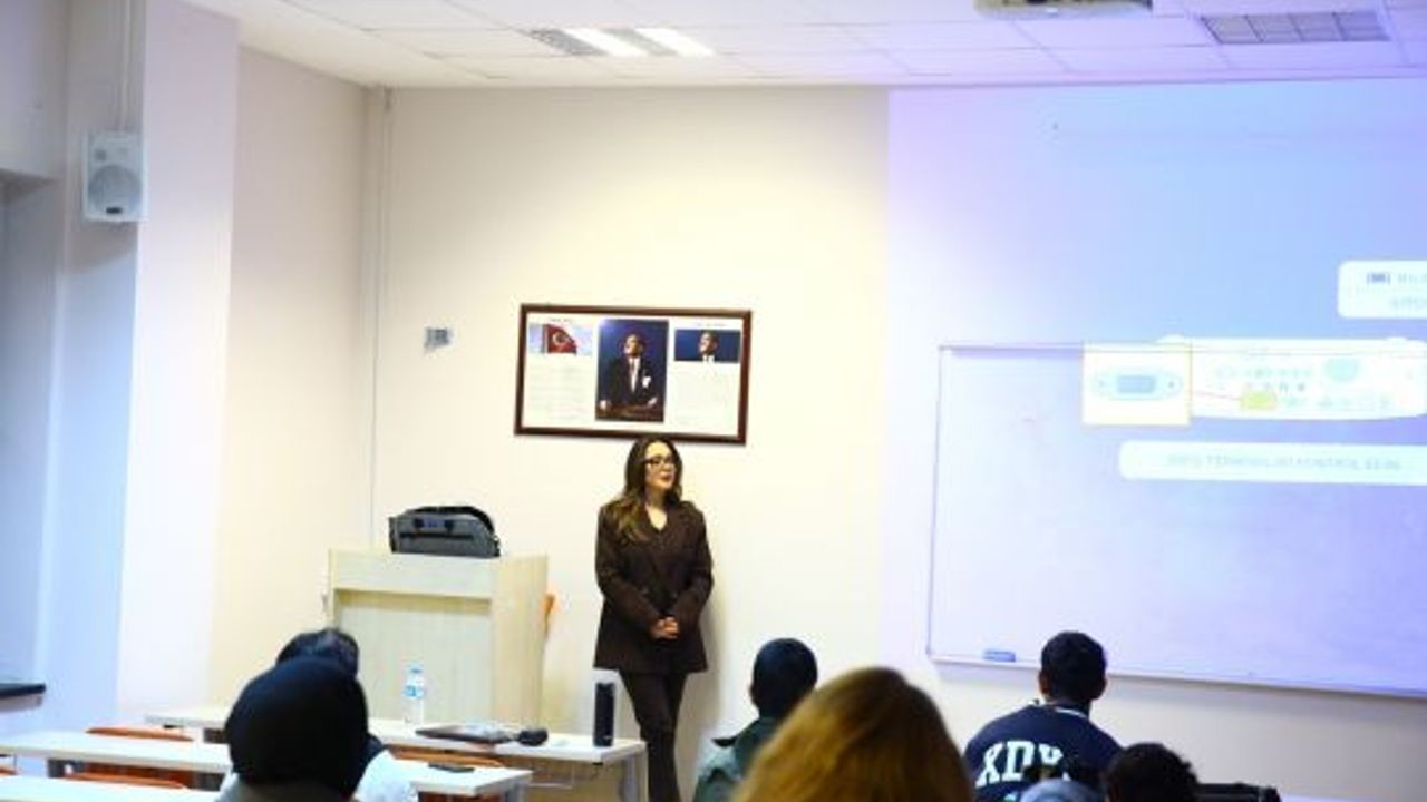 İzmit Belediyesi’nden Gençlere Avrupa Fırsatları Semineri