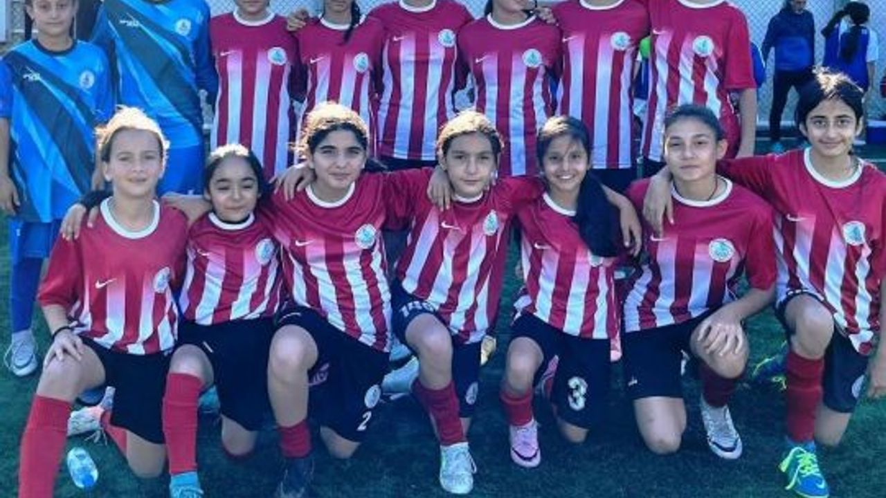 Körfez GB Kız Futbol Takımlarından Gelişim Kampı