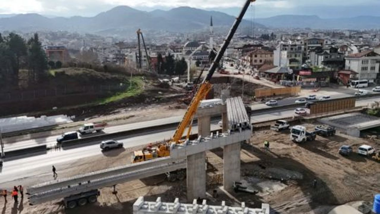 Başiskele Kavşağı Giriş  Projesi’nde Köprüler Yükseliyor
