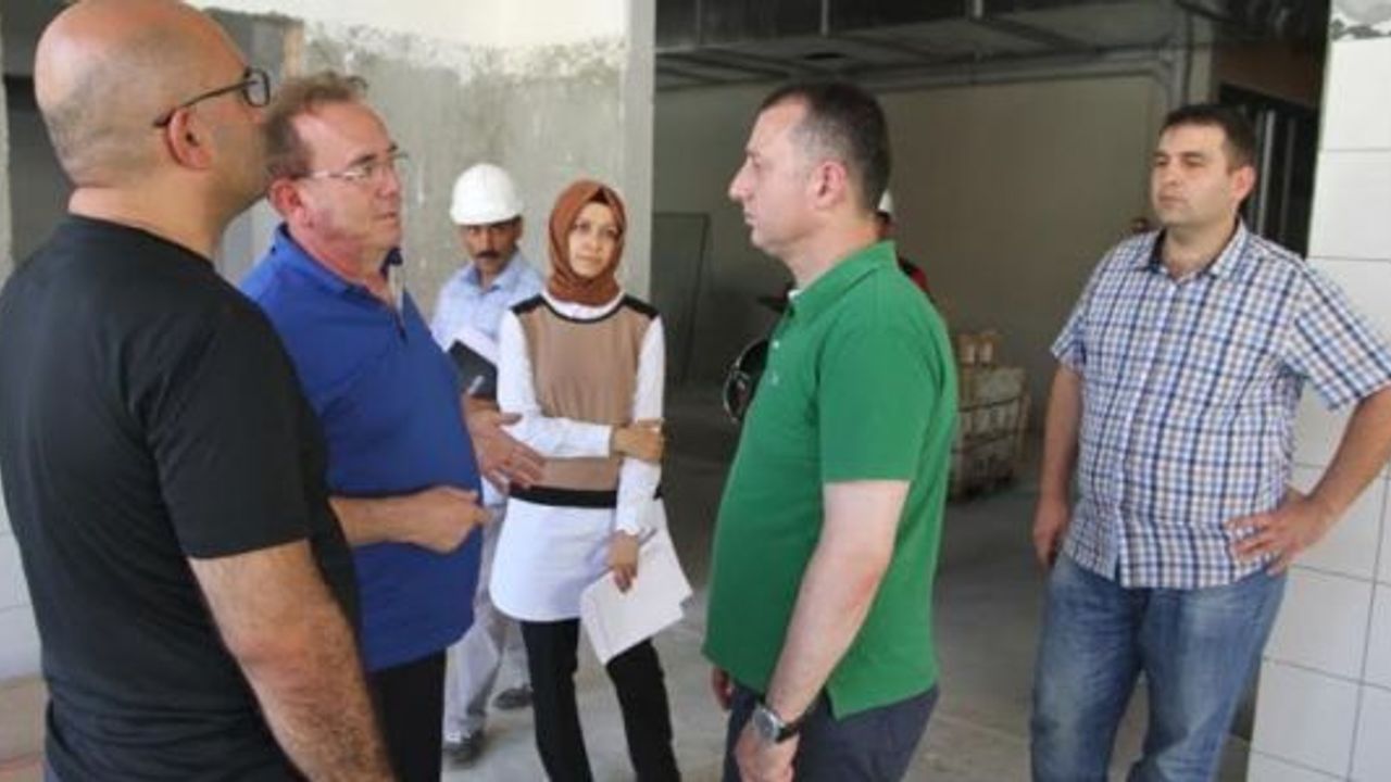 Büyükakın, 7 katlı otopark ve kapalı pazar alanını inceledi  