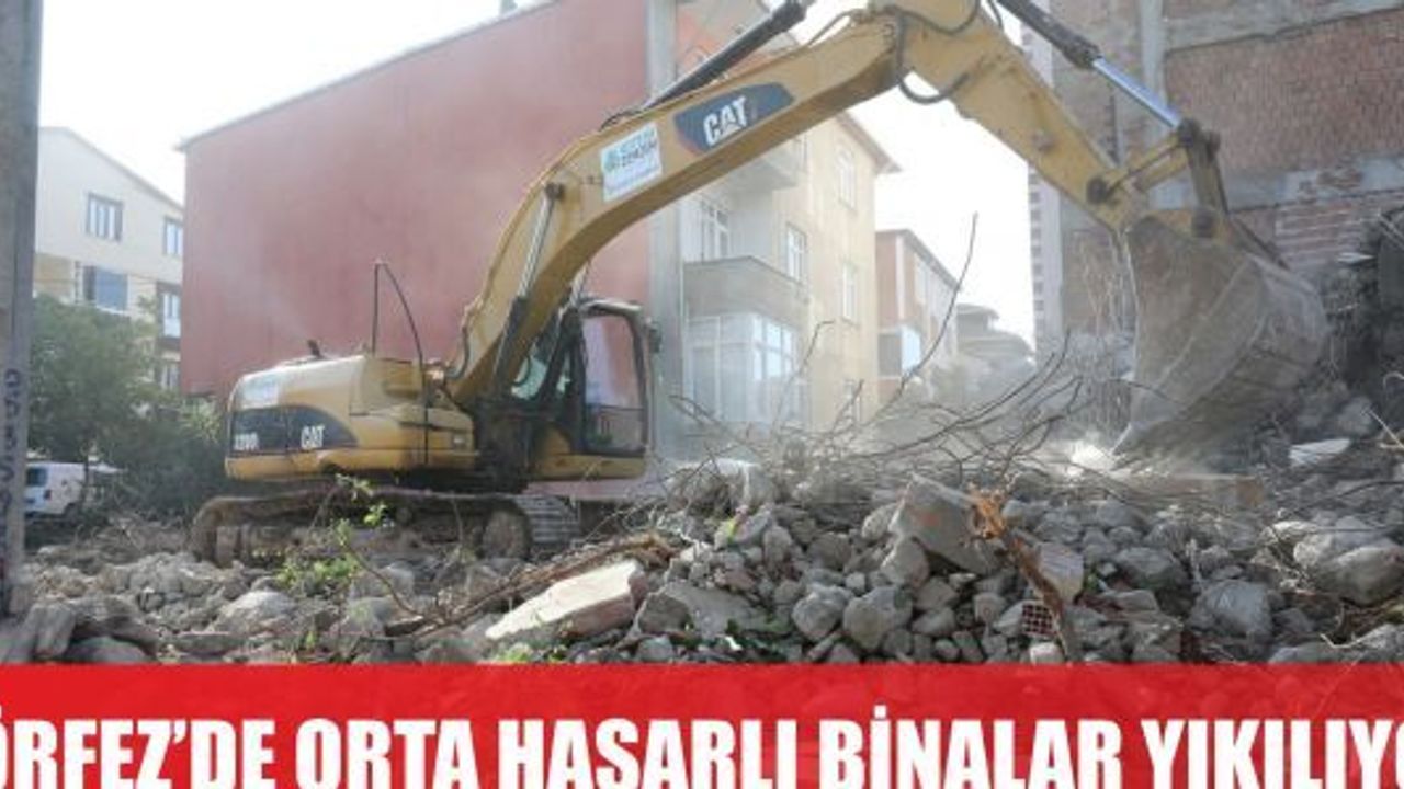  Körfez’de orta hasarlı binalar tek tek yıkılıyor