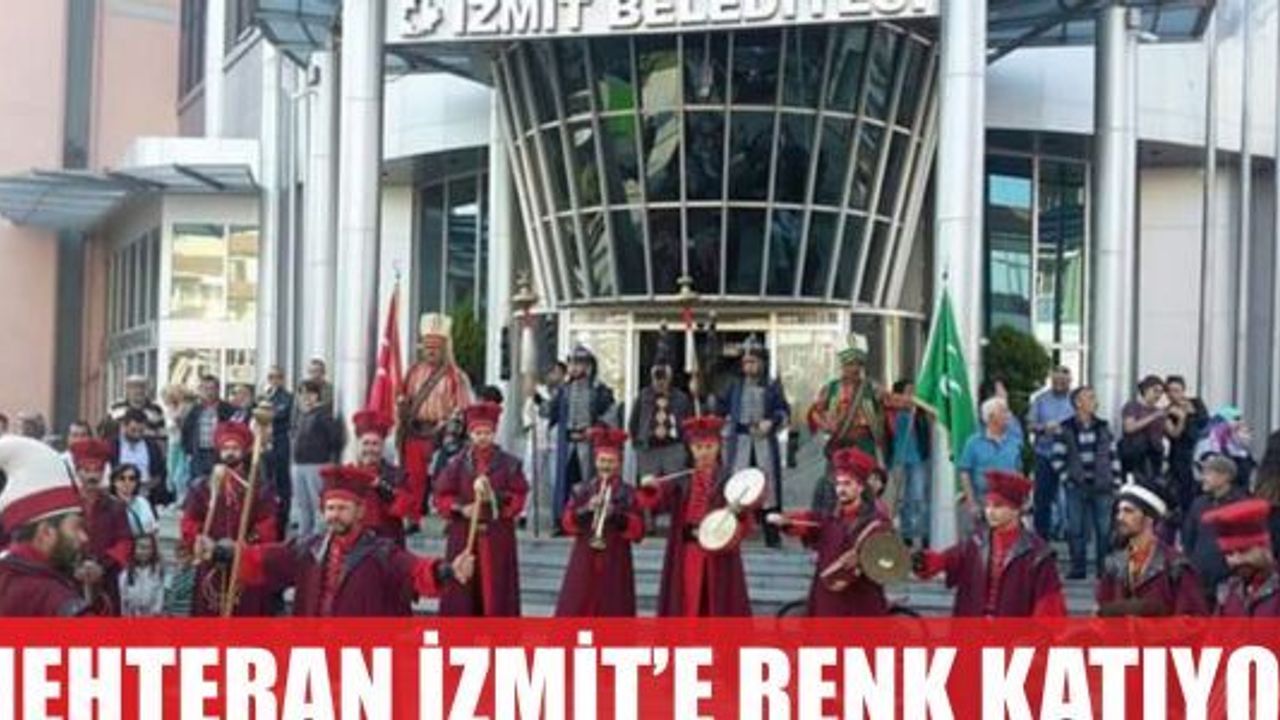  MEHTERAN TAKIMI GÖSTERİLERİ İZMİT’E RENK KATIYOR